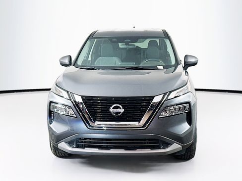Used 2023 Nissan Rogue SV image 2