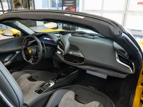 Used 2024 Ferrari SF90 Spider image 25