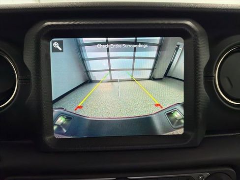 Used 2021 Jeep Gladiator Overland image 17