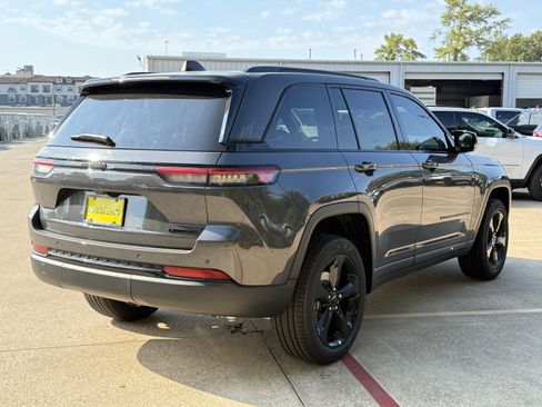 New 2025 Jeep Grand Cherokee Limited w/ Black Appearance Package image 7