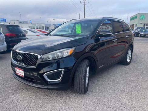 Used 2017 Kia Sorento AWD image 2