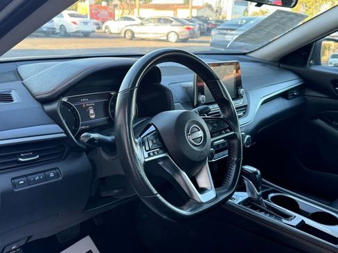 Used 2024 Nissan Altima 2.5 SR FWD image 14