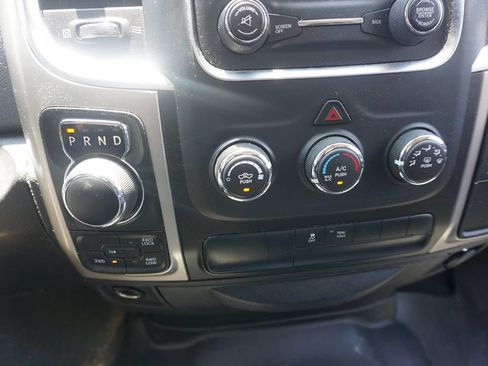 Used 2019 RAM 1500 Classic SLT AWD/4WD image 11