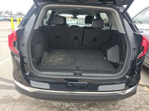 Used 2024 GMC Terrain SLT image 16