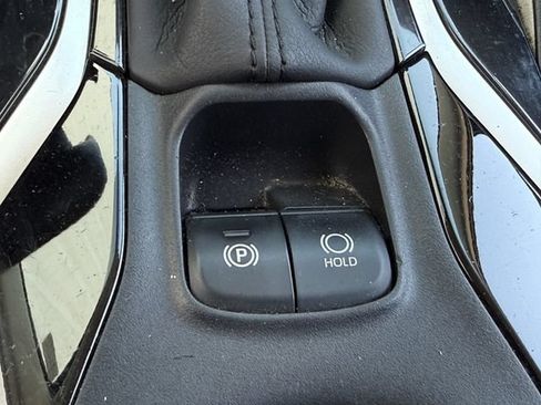 Used 2020 Toyota Corolla LE FWD image 21