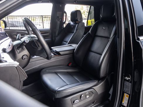 Used 2024 Cadillac Escalade Luxury RWD image 22