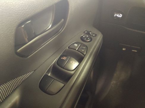 Used 2019 Nissan Kicks S FWD image 27