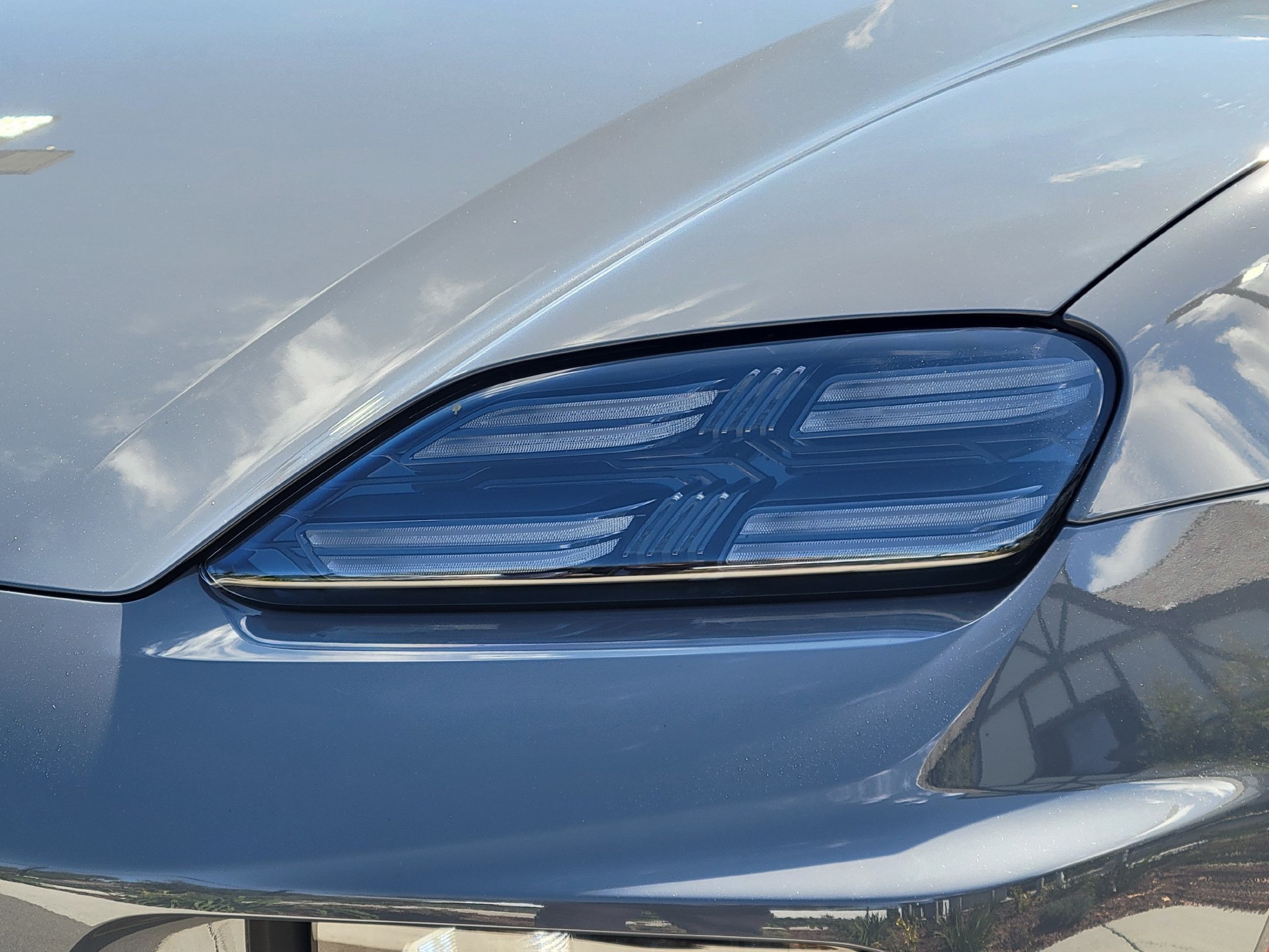 Used 2025 Porsche Macan Turbo Electric AWD/4WD image 37