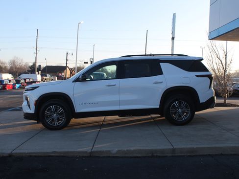 New 2026 Chevrolet Traverse LT image 6