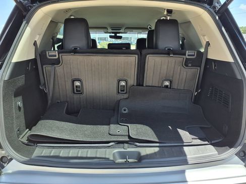 Used 2023 Nissan Pathfinder SL w/ Lighting Package (N92) AWD/4WD image 9