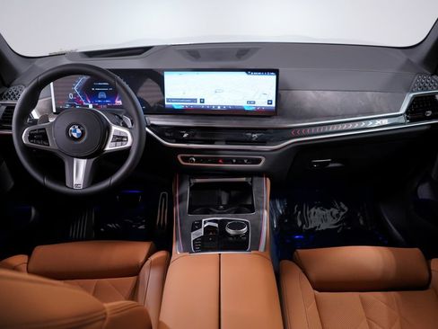 Used 2026 BMW X5 xDrive40i w/ M Sport Package AWD/4WD image 13