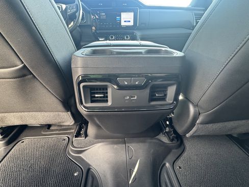 Used 2024 GMC Sierra 1500 AT4 w/ Technology Package AWD/4WD image 9
