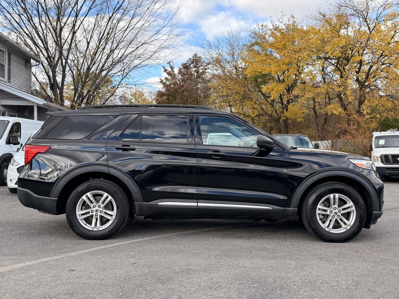 Used 2022 Ford Explorer XLT w/ Equipment Group 202A AWD/4WD image 6