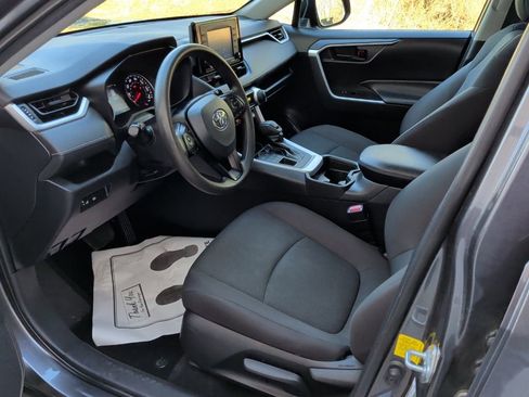 Used 2021 Toyota RAV4 LE image 11