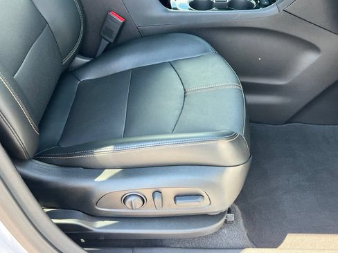 Used 2024 Chevrolet Equinox Premier AWD/4WD image 16