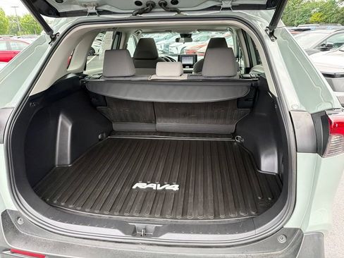 Certified 2022 Toyota RAV4 XLE w/ Convenience Package AWD/4WD image 17