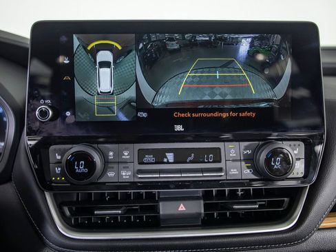 Used 2025 Toyota Grand Highlander AWD image 35