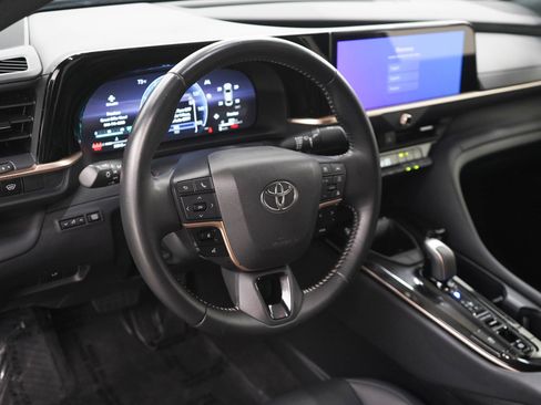 Used 2025 Toyota Crown AWD/4WD image 19