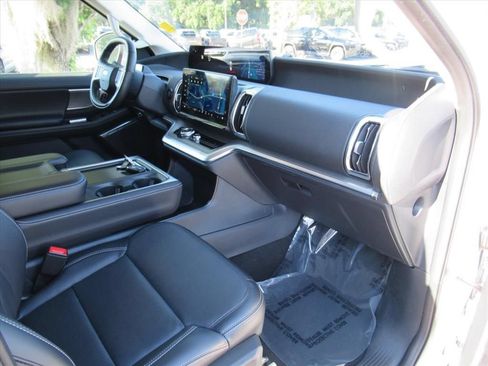 Used 2025 Ford Expedition Platinum AWD/4WD image 10