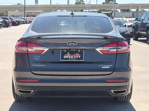 Used 2019 Ford Fusion Titanium FWD image 5