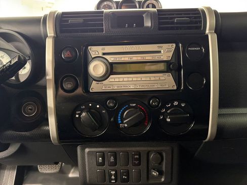 Used 2009 Toyota FJ Cruiser 2WD image 18