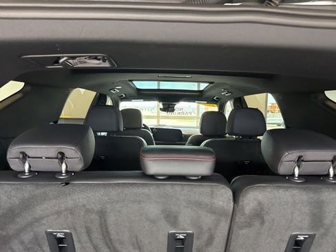 Used 2024 Chevrolet Traverse RS image 21