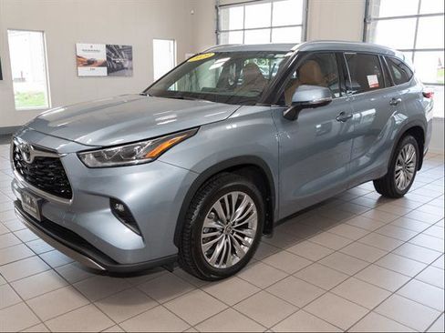 Used 2023 Toyota Highlander Platinum AWD/4WD image 5