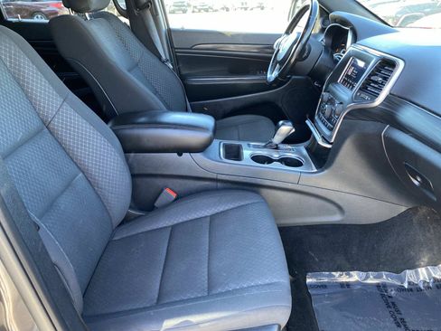 Used 2021 Jeep Grand Cherokee Laredo AWD/4WD image 19