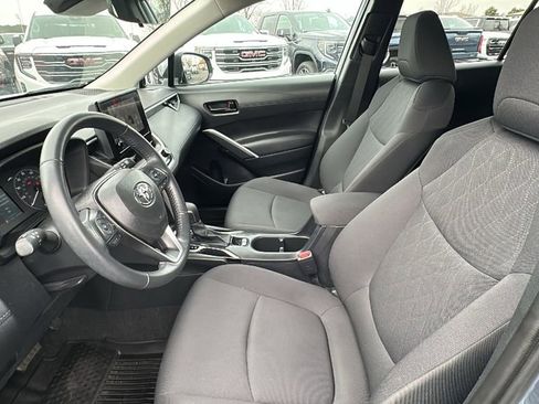 Used 2024 Toyota Corolla Cross LE image 9