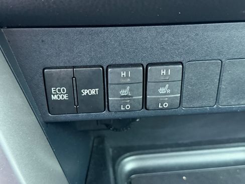 Used 2018 Toyota RAV4 Limited w/ Advanced Technology Package AWD/4WD image 28