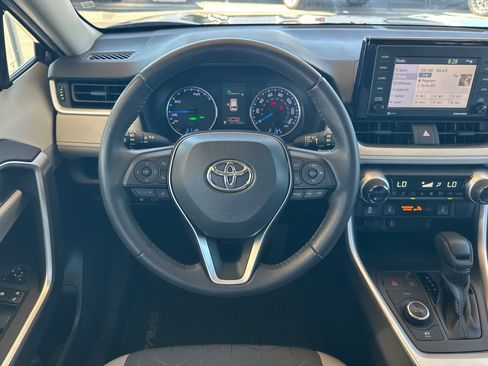 Certified 2020 Toyota RAV4 XLE w/ Convenience Package AWD/4WD image 14