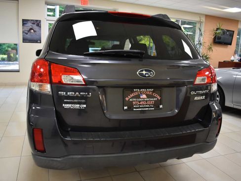 Used 2011 Subaru Outback 2.5i Premium w/ All-Weather Pkg AWD/4WD image 46