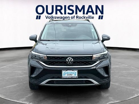 Used 2023 Volkswagen Taos SE w/ Panoramic Sunroof Package FWD image 8