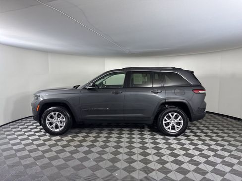 Used 2022 Jeep Grand Cherokee Limited AWD/4WD image 2