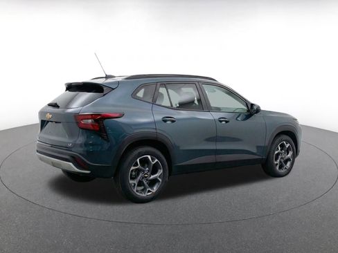 Used 2025 Chevrolet Trax LT FWD image 11