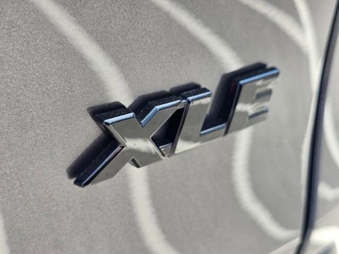 Used 2021 Toyota RAV4 XLE FWD image 10