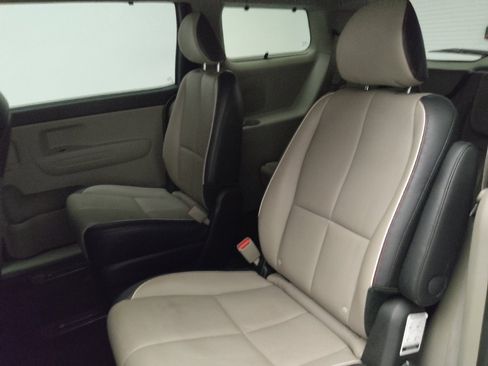 Used 2019 Kia Sedona EX FWD image 18