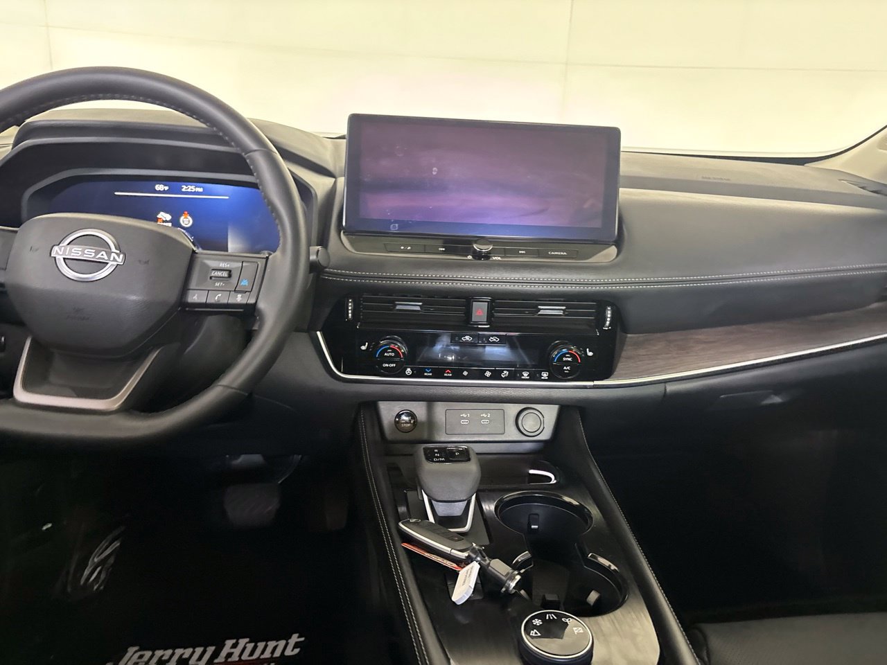 Used 2025 Nissan Rogue Platinum w/ Platinum Premium Package AWD/4WD image 29