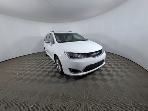 Used 2019 Chrysler Pacifica Limited image 33