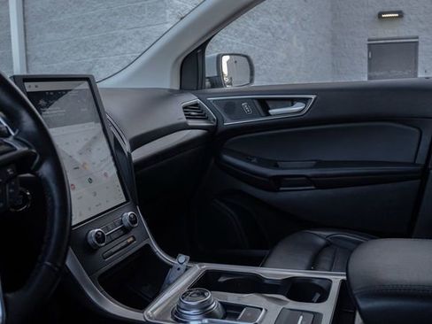 Used 2023 Ford Edge SEL image 4