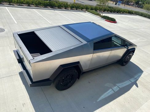 Used 2024 Tesla Cybertruck AWD Crew Cab image 8