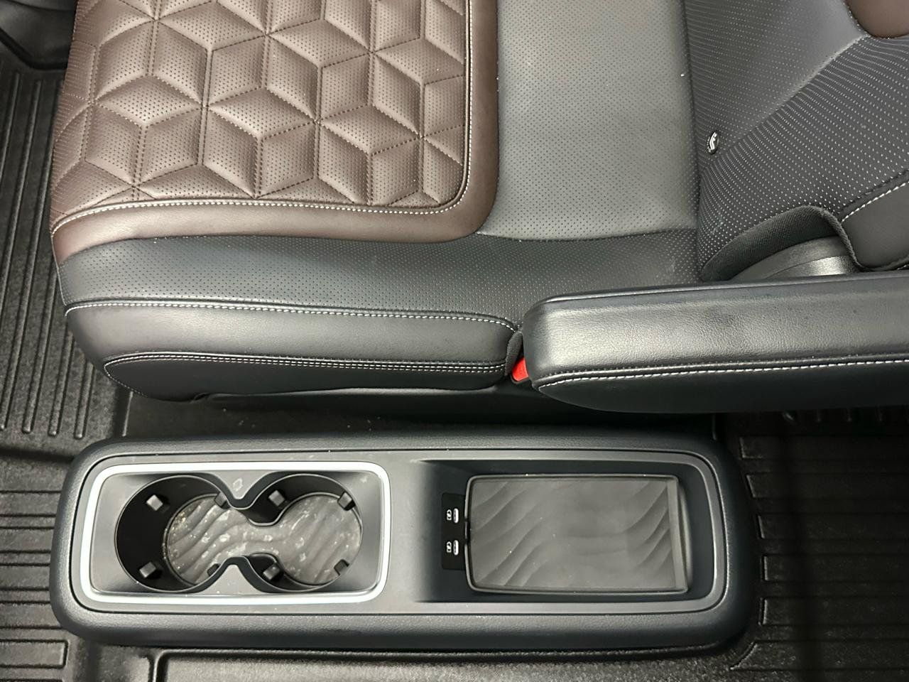Used 2025 Nissan Armada Platinum w/ Convenience Package RWD image 23