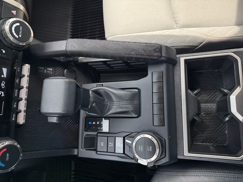 Used 2025 Toyota Tacoma SR5 AWD/4WD image 22