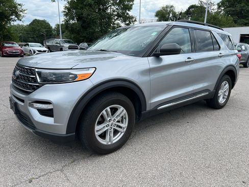 Used 2024 Ford Explorer XLT w/ Equipment Group 202A AWD/4WD image 1