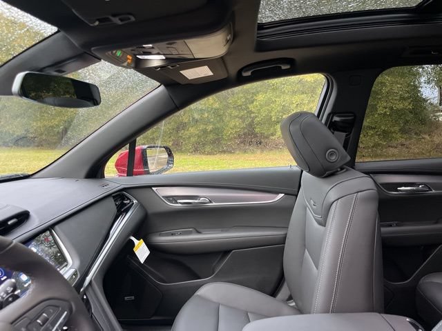 New 2025 Cadillac XT6 Luxury FWD image 18