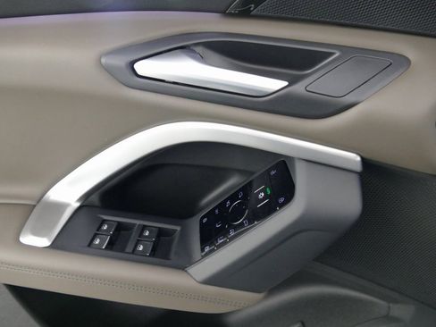 New 2025 Audi Q5 Premium image 11