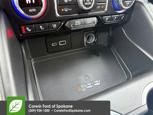 Used 2022 GMC Yukon SLT w/ SLT Luxury Package image 32