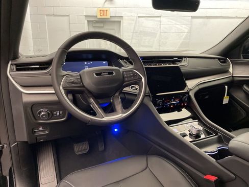 New 2025 Jeep Grand Cherokee L Limited w/ Black Appearance Package image 12