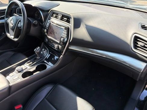 Used 2023 Nissan Maxima SV w/ Floor Mat Group FWD image 11