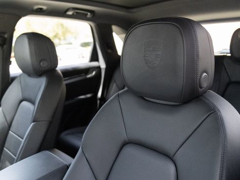 Certified 2026 Porsche Cayenne AWD/4WD image 24